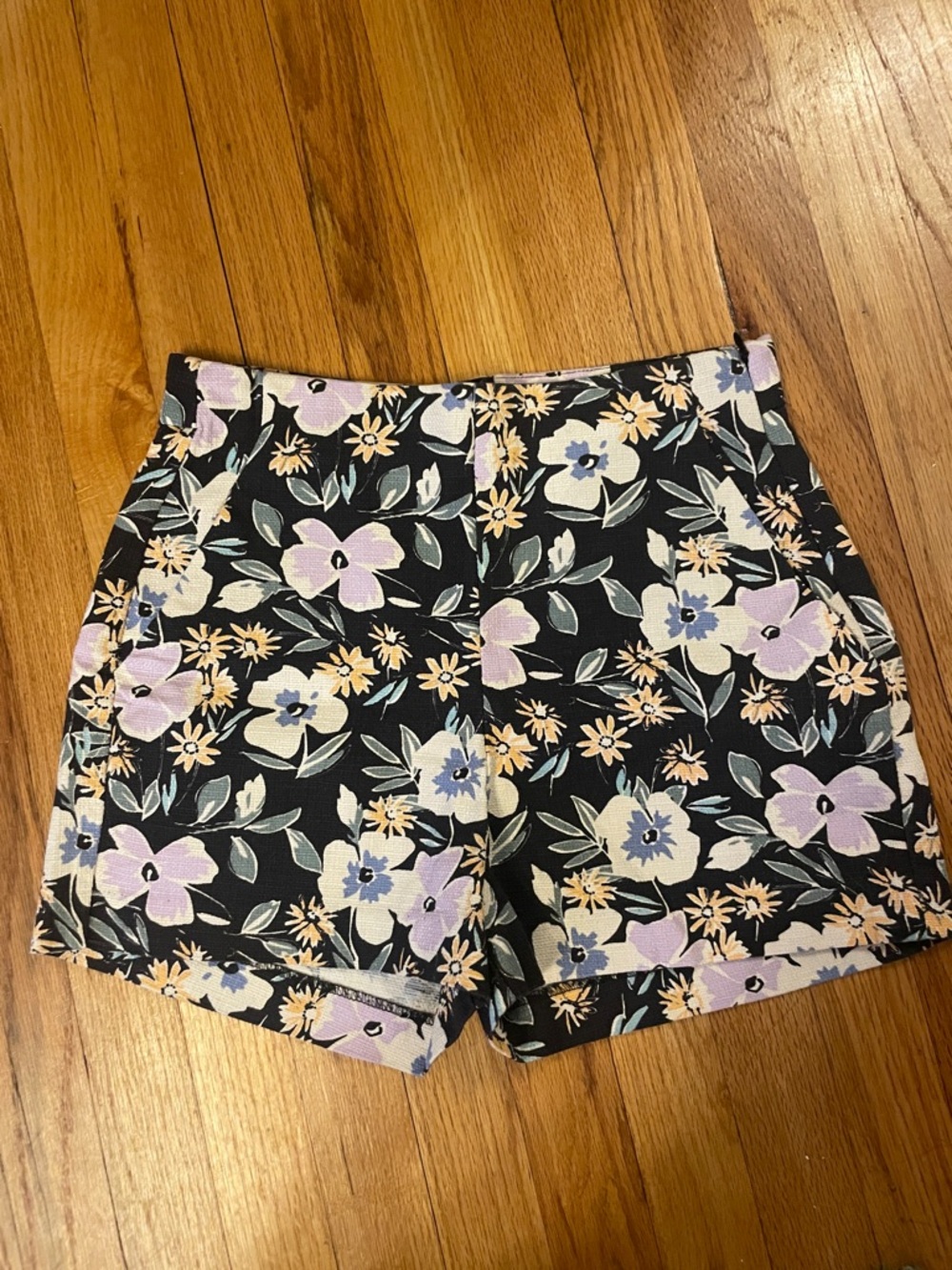 GAP High-Waist Floral Women's Shorts in Black with Pastel Blooms
